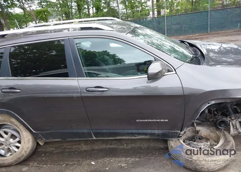 2018 Jeep Cherokee Latitude Plus 4X4 z USA, uszkodzony, nr VIN 1C4PJMLB4JD536010